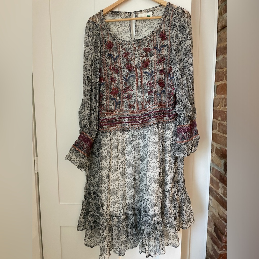 Anthropologie Gisela Beaded Tunic with white slip